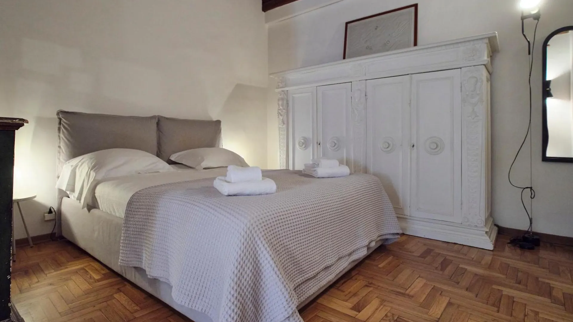 Enchanting Apartment With Patio, Lungarno Firenze